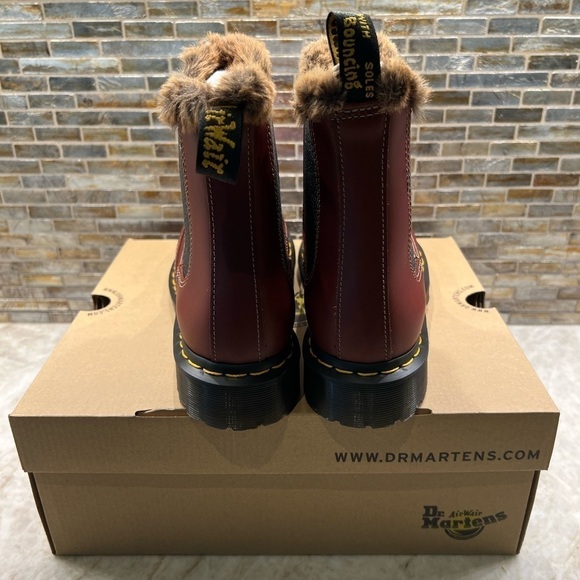 Dr. Martens 2976 Leonore Faux Fur Lined Chelsea Boots - Picture 8 of 14